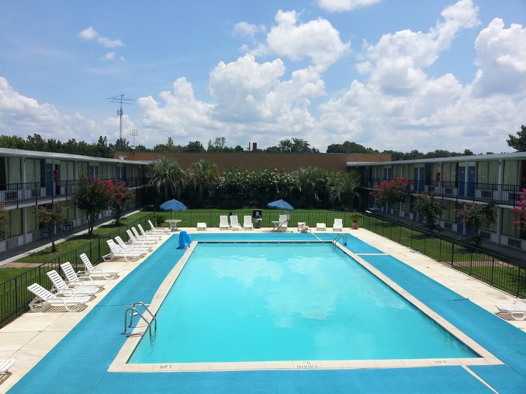 Landmark Hotel Leesville Esterno foto