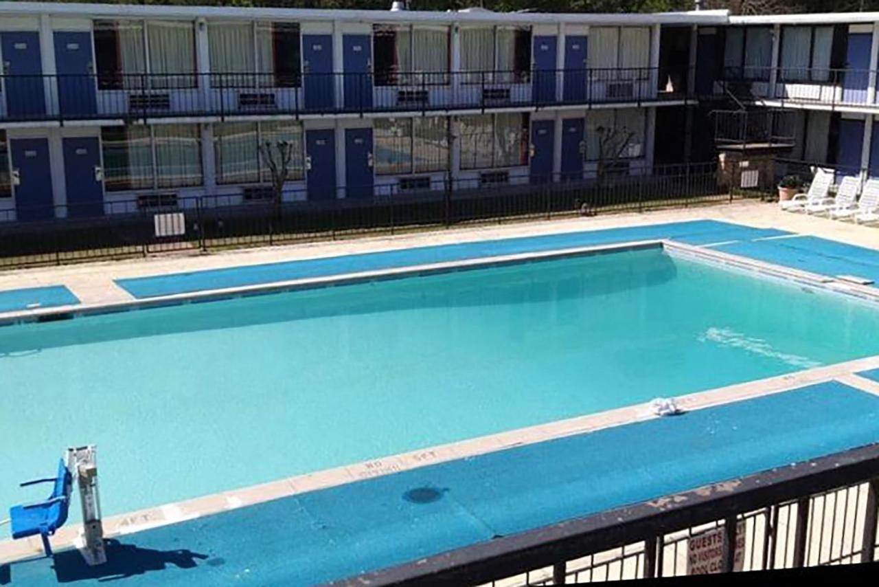 Landmark Hotel Leesville Esterno foto