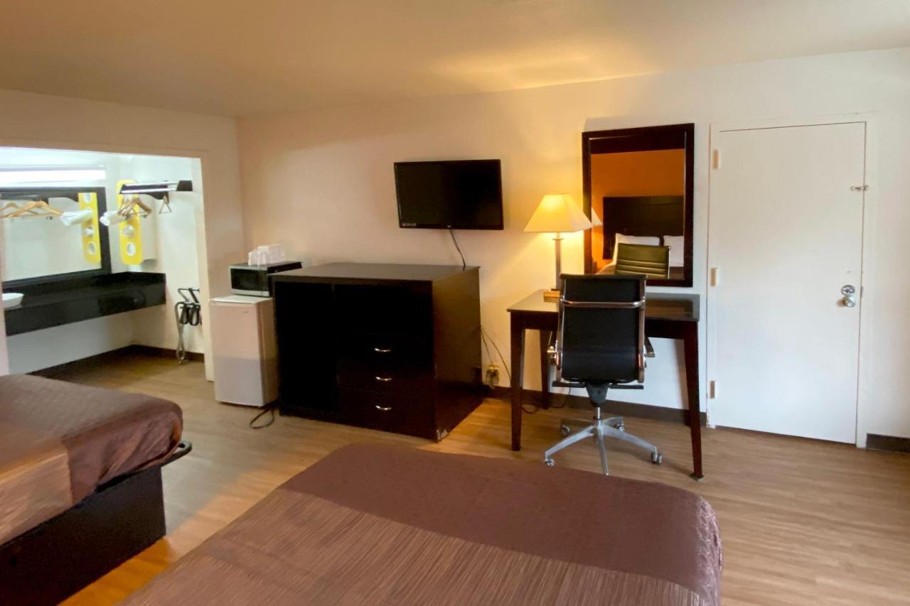 Landmark Hotel Leesville Esterno foto
